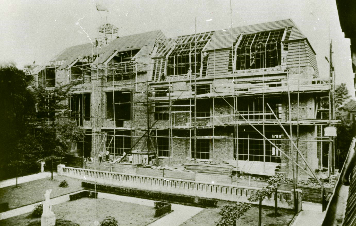 The Bauhaus Construction side